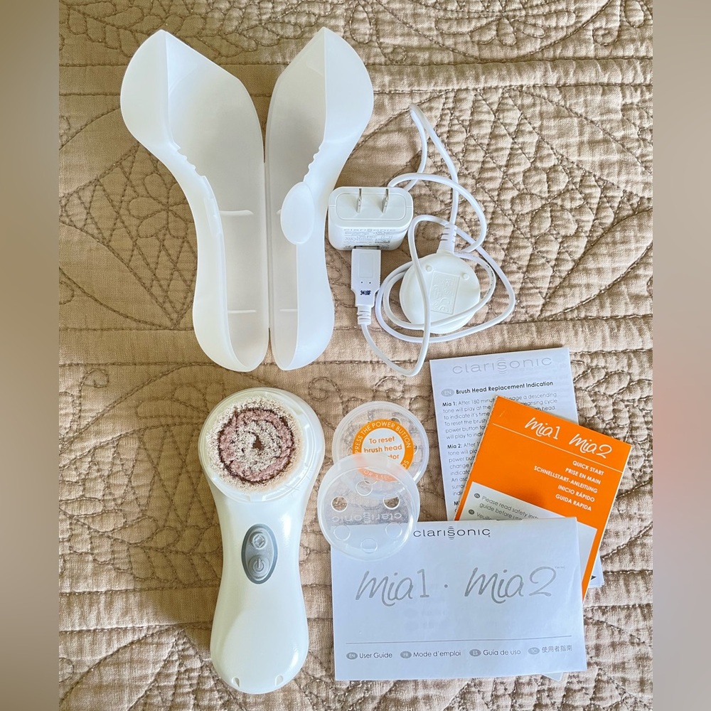 Clarisonic Facial Cleansing Brush with Charger and Manuals